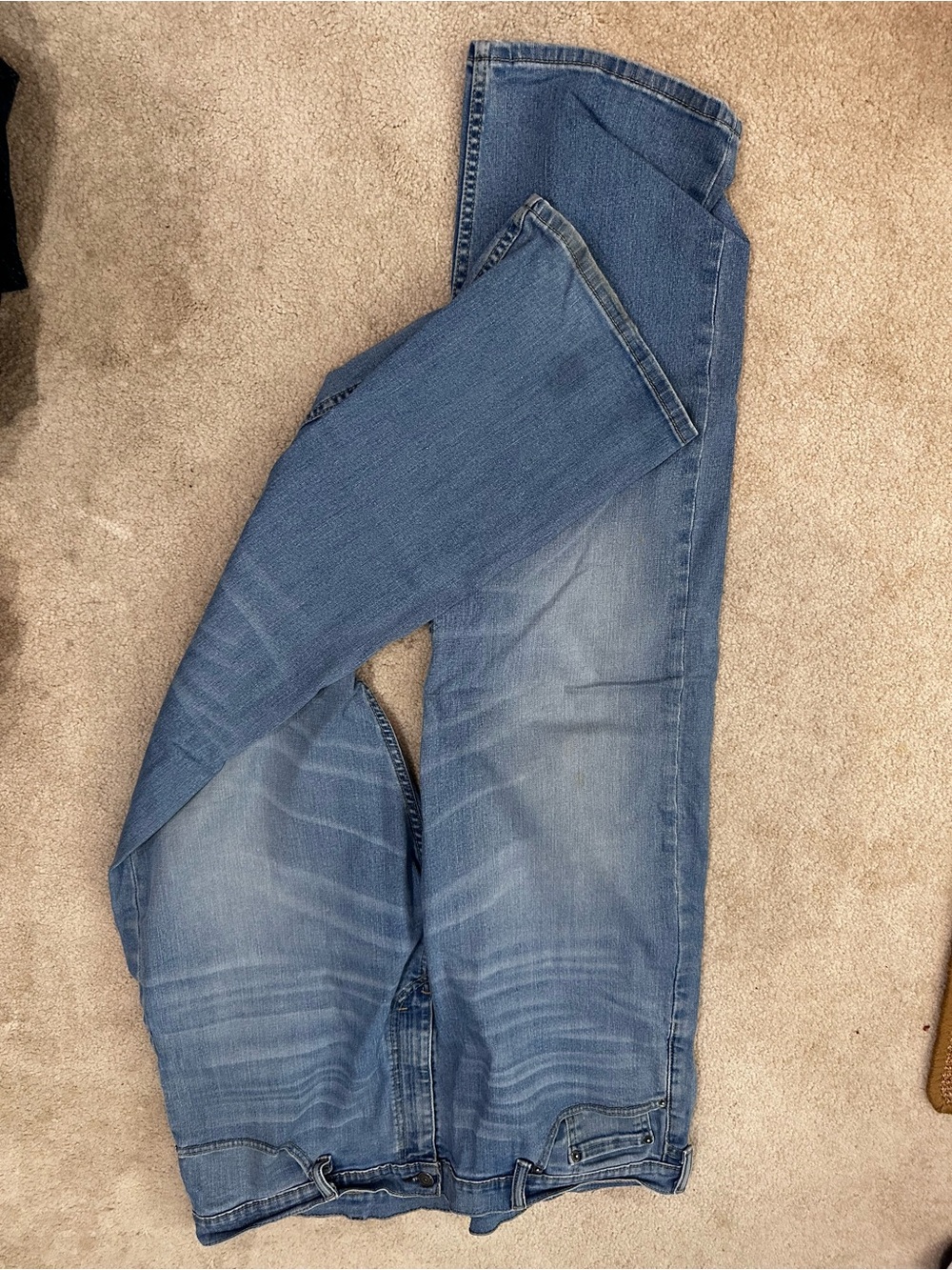 Levi's Relaxed Fit Jeans in Medium Blue Wash